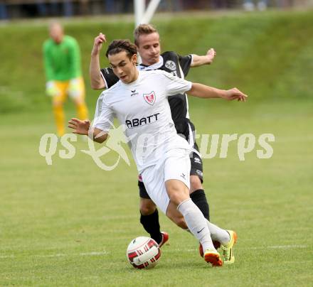 Fussball. Kaerntner Liga. Atus Ferlach gegen Spittal/Drau. Martin Sustersic (Ferlach), Christian Krieber (Spittal). Ferlach, 30.8.2014.
Foto: Kuess
---
pressefotos, pressefotografie, kuess, qs, qspictures, sport, bild, bilder, bilddatenbank