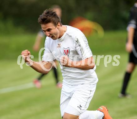 Fussball. Kaerntner Liga. Atus Ferlach gegen Spittal/Drau. Torjubel Thomas Ogris, (Ferlach). Ferlach, 30.8.2014.
Foto: Kuess
---
pressefotos, pressefotografie, kuess, qs, qspictures, sport, bild, bilder, bilddatenbank