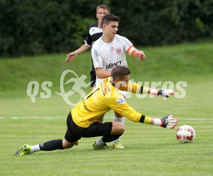 Fussball. Kaerntner Liga. Atus Ferlach gegen Spittal/Drau. Lukas Jaklitsch (Ferlach), Vida Balazs (Spittal). Ferlach, 30.8.2014.
Foto: Kuess
---
pressefotos, pressefotografie, kuess, qs, qspictures, sport, bild, bilder, bilddatenbank