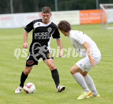 Fussball. Kaerntner Liga. Atus Ferlach gegen Spittal/Drau. Martin Sustersic (Ferlach), Davor Bubanja (Spittal). Ferlach, 30.8.2014.
Foto: Kuess
---
pressefotos, pressefotografie, kuess, qs, qspictures, sport, bild, bilder, bilddatenbank