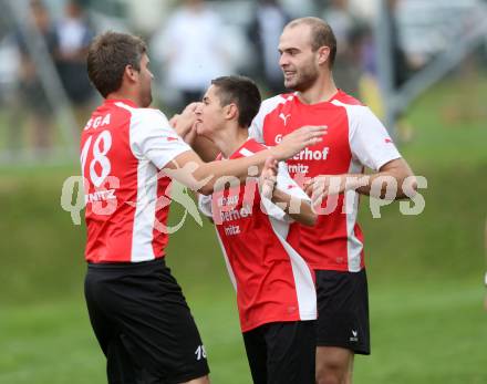 Fussball 1. KLasse C1.  Sirnitz gegen Eberstein. Torjubel Stefan Winkler, Kevin Alfons Bretis, Markus Struckl (Sirnitz). Sirnitz, am 30.8.2014.
Foto: Kuess
---
pressefotos, pressefotografie, kuess, qs, qspictures, sport, bild, bilder, bilddatenbank