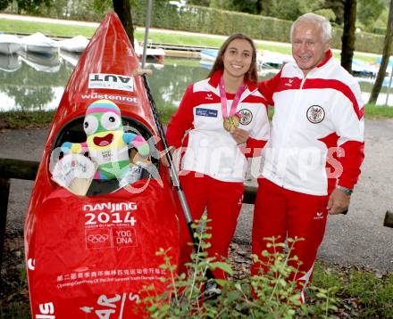 Wildwassersport. Canadier C1. Empfang Jugendolympiasiegerin Nadine Weratschnig. Nadine Weratschnig, Helmar Steindl. Klagenfurt, am 1.9.2014.
Foto: Kuess
---
pressefotos, pressefotografie, kuess, qs, qspictures, sport, bild, bilder, bilddatenbank