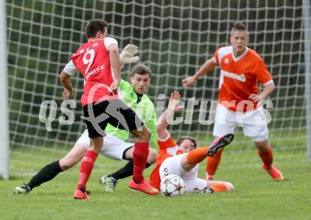 Fussball 1. KLasse C1.  Sirnitz gegen Eberstein. Christopher Wadl,  (Sirnitz), Markus Zimmermann (Eberstein). Sirnitz, am 30.8.2014.
Foto: Kuess
---
pressefotos, pressefotografie, kuess, qs, qspictures, sport, bild, bilder, bilddatenbank