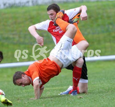 Fussball 1. KLasse C1.  Sirnitz gegen Eberstein. Gregor Gwenger, (Sirnitz), Dominic Schriefl  (Eberstein). Sirnitz, am 30.8.2014.
Foto: Kuess
---
pressefotos, pressefotografie, kuess, qs, qspictures, sport, bild, bilder, bilddatenbank