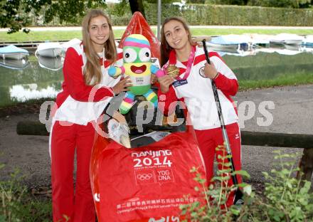 Wildwassersport. Canadier C1. Empfang Jugendolympiasiegerin Nadine Weratschnig. Nina Weratschnig, Nadine Weratschnig. Klagenfurt, am 1.9.2014.
Foto: Kuess
---
pressefotos, pressefotografie, kuess, qs, qspictures, sport, bild, bilder, bilddatenbank