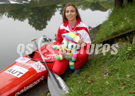 Wildwassersport. Canadier C1. Empfang Jugendolympiasiegerin Nadine Weratschnig. Nadine Weratschnig. Klagenfurt, am 1.9.2014.
Foto: Kuess
---
pressefotos, pressefotografie, kuess, qs, qspictures, sport, bild, bilder, bilddatenbank