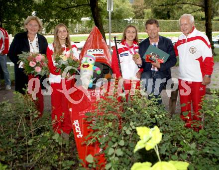 Wildwassersport. Canadier C1. Empfang Jugendolympiasiegerin Nadine Weratschnig. Vizebuergermeisterin Luise Mathiaschitz, Nina Weratschnig, Nadine Weratschnig, Buergermeister Christian Scheider, Helmar Steindl. Klagenfurt, am 1.9.2014.
Foto: Kuess
---
pressefotos, pressefotografie, kuess, qs, qspictures, sport, bild, bilder, bilddatenbank