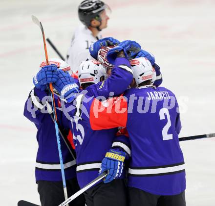 Eishockey. Champions Hockey League VSV gegen Briancon Diables Rouges. Torjubel Francois Fortier #15, Marc Santorelli #11, Gerhard Unterluggauer#6, Cole Jarrett #2 (VSV). Villach, 4.9.2014.
Foto: Kuess 
---
pressefotos, pressefotografie, kuess, qs, qspictures, sport, bild, bilder, bilddatenbank