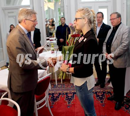 Schwimmen. Lisa Zaiser, Ehrung durch Landeshauptmann Peter Kaiser. Peter Kaiser,  Lisa Zaiser. Klagenfurt, am 5.9.2014.
Foto: Kuess
---
pressefotos, pressefotografie, kuess, qs, qspictures, sport, bild, bilder, bilddatenbank