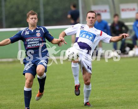 Fussball Regionalliga. SAK gegen Kalsdorf. Goran Jolic, (SAK), Sebastian Radakovics  (Kalsdorf). Klagenfurt, 5.9.2014.
Foto: Kuess
---
pressefotos, pressefotografie, kuess, qs, qspictures, sport, bild, bilder, bilddatenbank