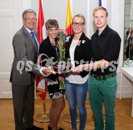 Schwimmen. Lisa Zaiser, Ehrung durch Landeshauptmann Peter Kaiser. Peter Kaiser, Mutter Petra, Lisa Zaiser, Bruder Timo. Klagenfurt, am 5.9.2014.
Foto: Kuess
---
pressefotos, pressefotografie, kuess, qs, qspictures, sport, bild, bilder, bilddatenbank