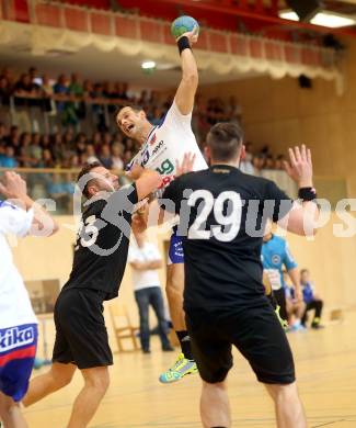 Handball Bundesliga. SC Ferlach gegen HSG Holding Graz. Miro Barisic,(Ferlach),  Boris Vodisek, Lukas Schweighofer  (Graz). Ferlach, 6.9.2014.
Foto: Kuess
---
pressefotos, pressefotografie, kuess, qs, qspictures, sport, bild, bilder, bilddatenbank