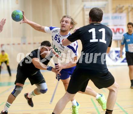 Handball Bundesliga. SC Ferlach gegen HSG Holding Graz. Miha Tomsic,  (Ferlach), Matej Hartman (Graz). Ferlach, 6.9.2014.
Foto: Kuess
---
pressefotos, pressefotografie, kuess, qs, qspictures, sport, bild, bilder, bilddatenbank