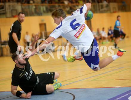 Handball Bundesliga. SC Ferlach gegen HSG Holding Graz. Leander Krobath,  (Ferlach), Lukas Schweighofer (Graz). Ferlach, 6.9.2014.
Foto: Kuess
---
pressefotos, pressefotografie, kuess, qs, qspictures, sport, bild, bilder, bilddatenbank