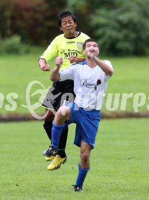 Fussball 1. Klasse C2. HSV gegen Krumpendorf. Hasan Kupinic, (HSV), Sayom Sornrabiap (Krumpendorf). Lendorf, am 13.9.2014.
Foto: Kuess
---
pressefotos, pressefotografie, kuess, qs, qspictures, sport, bild, bilder, bilddatenbank