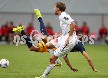 Fussball Bundesliga. RZ Pellets WAC gegen FC Red Bull Salzburg. Boris Huettenbrenner, (WAC), Stefan Ilsanker  (Salzburg). Klagenfurt, am 14.9.2014.
Foto: Kuess

---
pressefotos, pressefotografie, kuess, qs, qspictures, sport, bild, bilder, bilddatenbank