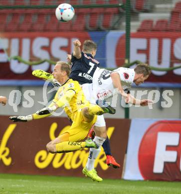 Fussball Bundesliga. RZ Pellets WAC gegen FC Red Bull Salzburg. Michael Sollbauer, Alexander Kofler, (WAC), Marcel Sabitzer (Salzburg). Klagenfurt, am 14.9.2014.
Foto: Kuess

---
pressefotos, pressefotografie, kuess, qs, qspictures, sport, bild, bilder, bilddatenbank