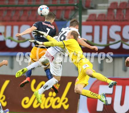 Fussball Bundesliga. RZ Pellets WAC gegen FC Red Bull Salzburg. Michael Sollbauer, Alexander Kofler, (WAC), Marcel Sabitzer (Salzburg). Klagenfurt, am 14.9.2014.
Foto: Kuess

---
pressefotos, pressefotografie, kuess, qs, qspictures, sport, bild, bilder, bilddatenbank