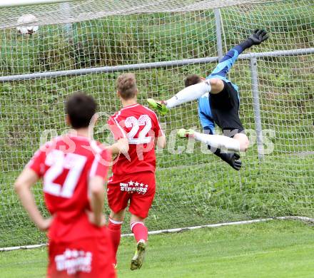 Fussball. Unterliga Ost. Ludmannsdorf gegen Kraig. Michael Krainer (Ludmannsdorf), Peter Rescher (Kraig).
Ludmannsdorf, 14.9.2014.
Foto: Kuess
---
pressefotos, pressefotografie, kuess, qs, qspictures, sport, bild, bilder, bilddatenbank