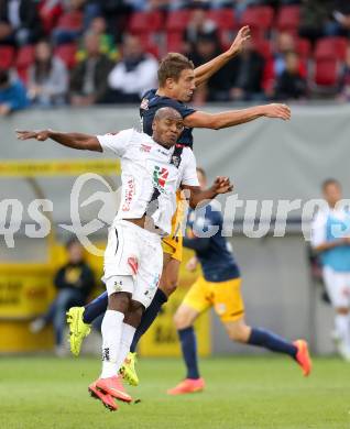 Fussball Bundesliga. RZ Pellets WAC gegen FC Red Bull Salzburg. Silvio Carlos De Oliveira, (WAC), Stefan Ilsanker (Salzburg). Klagenfurt, am 14.9.2014.
Foto: Kuess

---
pressefotos, pressefotografie, kuess, qs, qspictures, sport, bild, bilder, bilddatenbank