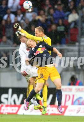 Fussball Bundesliga. RZ Pellets WAC gegen FC Red Bull Salzburg. Alexander Kofler, Michael Sollbauer, (WAC),  Martin Hinteregger (Salzburg). Klagenfurt, am 14.9.2014.
Foto: Kuess

---
pressefotos, pressefotografie, kuess, qs, qspictures, sport, bild, bilder, bilddatenbank