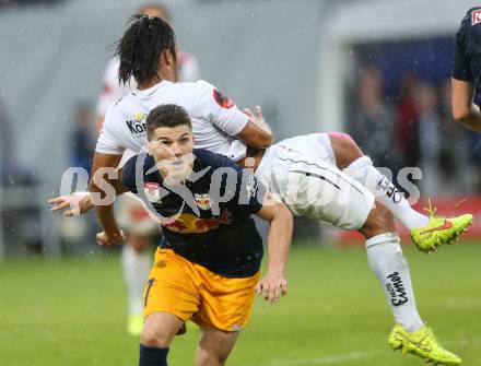 Fussball Bundesliga. RZ Pellets WAC gegen FC Red Bull Salzburg. Stephan Palla, (WAC), Marcel Sabitzer  (Salzburg). Klagenfurt, am 14.9.2014.
Foto: Kuess

---
pressefotos, pressefotografie, kuess, qs, qspictures, sport, bild, bilder, bilddatenbank