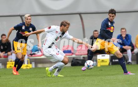 Fussball Bundesliga. RZ Pellets WAC gegen FC Red Bull Salzburg. Boris Huettenbrenner,  (WAC), Kevin Kampl, Soriano Casas Jonatan (Salzburg). Klagenfurt, am 14.9.2014.
Foto: Kuess

---
pressefotos, pressefotografie, kuess, qs, qspictures, sport, bild, bilder, bilddatenbank