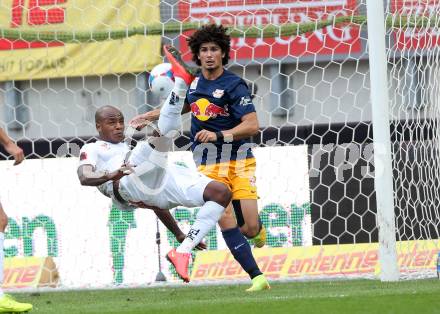 Fussball Bundesliga. RZ Pellets WAC gegen FC Red Bull Salzburg. Silvio Carlos De Oliveira, (WAC), Andre Ramalho Silva (Salzburg). Klagenfurt, am 14.9.2014.
Foto: Kuess

---
pressefotos, pressefotografie, kuess, qs, qspictures, sport, bild, bilder, bilddatenbank