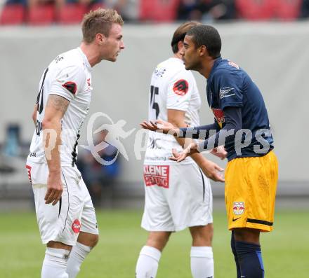 Fussball Bundesliga. RZ Pellets WAC gegen FC Red Bull Salzburg. Michael Sollbauer, (WAC),  Alan Douglas Borges De Carvalho  (Salzburg). Klagenfurt, am 14.9.2014.
Foto: Kuess

---
pressefotos, pressefotografie, kuess, qs, qspictures, sport, bild, bilder, bilddatenbank