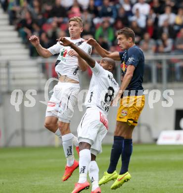 Fussball Bundesliga. RZ Pellets WAC gegen FC Red Bull Salzburg. Tadej Trdina, De Oliveira Silvio Carlos,  (WAC), Stefan Ilsanker (Salzburg). Klagenfurt, am 14.9.2014.
Foto: Kuess

---
pressefotos, pressefotografie, kuess, qs, qspictures, sport, bild, bilder, bilddatenbank