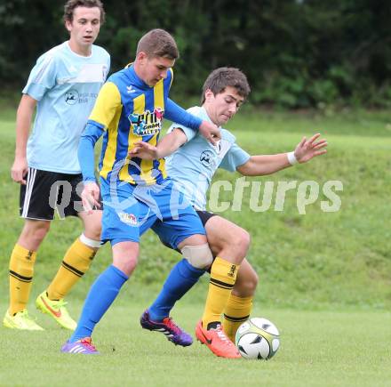 Fussball. 2. Klasse A. Lurnfeld gegen Gitschtal. Dominik Walter Haslacher, (Lurnfeld), Andreas Holzfeind (Gitschtal). Moellbruecke, 13.9.2014.
Foto: Kuess
---
pressefotos, pressefotografie, kuess, qs, qspictures, sport, bild, bilder, bilddatenbank