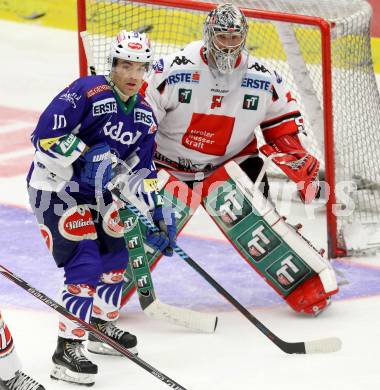 EBEL. Eishockey Bundesliga. EC VSV gegen HC TWK Innsbruck. Brock McBride,   (VSV), Adam Munro, (Innsbruck). Villach, am 19.9.2014.
Foto: Kuess 


---
pressefotos, pressefotografie, kuess, qs, qspictures, sport, bild, bilder, bilddatenbank