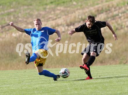 Fussball. Kaerntner Liga. Koettmannsdorf gegen Bleiburg. Jakob Orgonyi (Koettmannsdorf), Stefan Klatzer (Bleiburg). Koettmannsdorf, 20.9.2014.
Foto: Kuess
---
pressefotos, pressefotografie, kuess, qs, qspictures, sport, bild, bilder, bilddatenbank