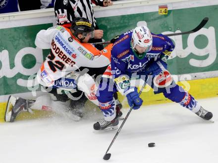 EBEL. Eishockey Bundesliga. EC VSV gegen Moser Medical Graz 99ers.  Benjamin Petrik, (VSV),  Kevin Moderer (Graz). Villach, am 19.9.2014.
Foto: Kuess 


---
pressefotos, pressefotografie, kuess, qs, qspictures, sport, bild, bilder, bilddatenbank