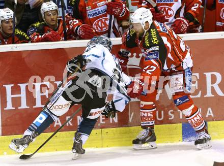 EBEL. Eishockey Bundesliga. KAC gegen EHC LIWEST Linz. Thomas Poeck,  (KAC), Fabio Hofer (Linz). Klagenfurt, am 25.9.2014.
Foto: Kuess 

---
pressefotos, pressefotografie, kuess, qs, qspictures, sport, bild, bilder, bilddatenbank