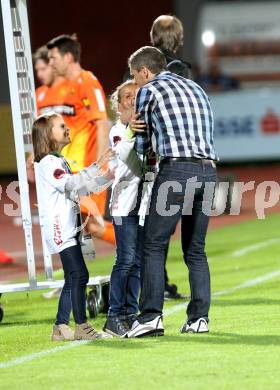 Fussball Bundesliga. RZ Pellets WAC gegen FC Admira Wacker Moedling. Dietmar Didi Kuehbauer, Toechter Kim und Emily (WAC). Klagenfurt, am 27.9.2014.
Foto: Kuess

---
pressefotos, pressefotografie, kuess, qs, qspictures, sport, bild, bilder, bilddatenbank