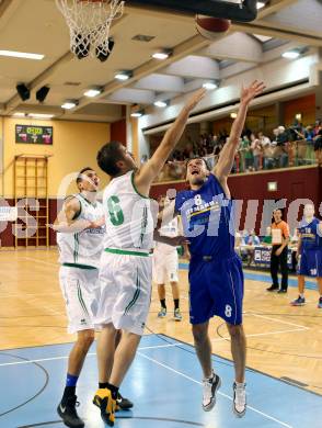 Basketball 2. Bundesliga. KOS Posojilnica Bank Celovec gegen Raiffeisen Radenthein Garnets.  Darko Prolic, (KOS), Peter Gleissner (Radenthein). Klagenfurt, am 27.9.2014.
Foto: Kuess
---
pressefotos, pressefotografie, kuess, qs, qspictures, sport, bild, bilder, bilddatenbank