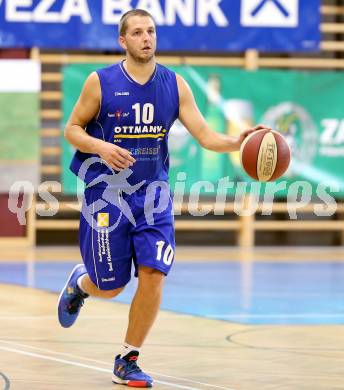 Basketball 2. Bundesliga. KOS Posojilnica Bank Celovec gegen Raiffeisen Radenthein Garnets.  Matej Pirija (Radenthein). Klagenfurt, am 27.9.2014.
Foto: Kuess
---
pressefotos, pressefotografie, kuess, qs, qspictures, sport, bild, bilder, bilddatenbank