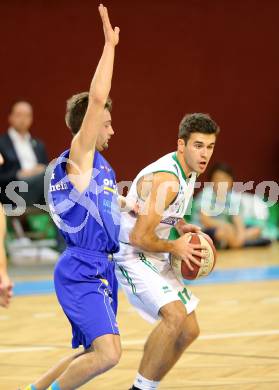 Basketball 2. Bundesliga. KOS Posojilnica Bank Celovec gegen Raiffeisen Radenthein Garnets. Tomas Feinig,  (KOS), Thomas Wilpernig (Radenthein). Klagenfurt, am 27.9.2014.
Foto: Kuess
---
pressefotos, pressefotografie, kuess, qs, qspictures, sport, bild, bilder, bilddatenbank