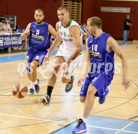 Basketball 2. Bundesliga. KOS Posojilnica Bank Celovec gegen Raiffeisen Radenthein Garnets. Ales Primc,  (KOS), Patrick Biedermann, Matej Pirija (Radenthein). Klagenfurt, am 27.9.2014.
Foto: Kuess
---
pressefotos, pressefotografie, kuess, qs, qspictures, sport, bild, bilder, bilddatenbank