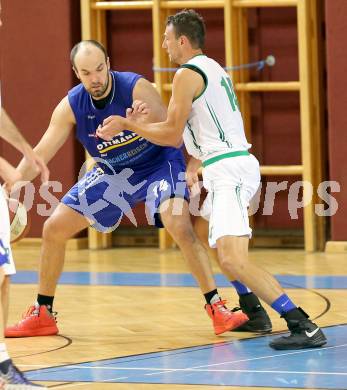 Basketball 2. Bundesliga. KOS Posojilnica Bank Celovec gegen Raiffeisen Radenthein Garnets.  Ales Kunc, (KOS),  Vjeran Soldo (Radenthein). Klagenfurt, am 27.9.2014.
Foto: Kuess
---
pressefotos, pressefotografie, kuess, qs, qspictures, sport, bild, bilder, bilddatenbank