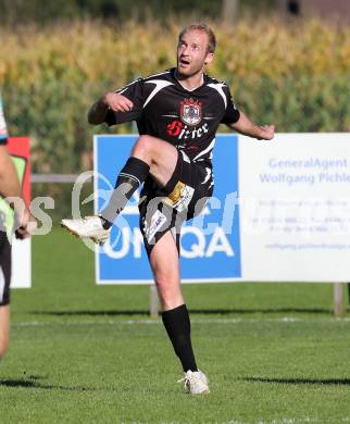 Fussball Unterliga Ost. Woelfnitz gegen Kraig.  Raphael Groinig (Kraig). Woelfnitz, am 27.9.2014.
Foto: Kuess
---
pressefotos, pressefotografie, kuess, qs, qspictures, sport, bild, bilder, bilddatenbank