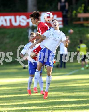 Fussball. Kaerntner Liga. Atus Ferlach gegen Treibach. Martin Sustersic (Ferlach), Lukas Rabitsch (Treibach). Ferlach, 28.9.2014.
Foto: Kuess
---
pressefotos, pressefotografie, kuess, qs, qspictures, sport, bild, bilder, bilddatenbank