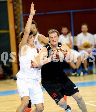 Basketball 2. Bundesliga. Woerthersee Piraten gegen Mistelbach Mustangs. Christoph Gspandl, (Piraten), Ivo Prachar (Mustangs). Klagenfurt, am 4.10.2014.
Foto: Kuess
---
pressefotos, pressefotografie, kuess, qs, qspictures, sport, bild, bilder, bilddatenbank