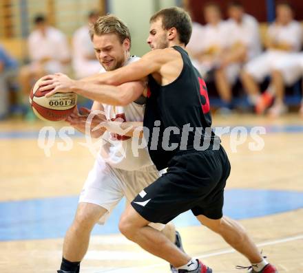 Basketball 2. Bundesliga. Woerthersee Piraten gegen Mistelbach Mustangs. Tim Huber,  (Piraten), Florian Duck (Mustangs). Klagenfurt, am 4.10.2014.
Foto: Kuess
---
pressefotos, pressefotografie, kuess, qs, qspictures, sport, bild, bilder, bilddatenbank