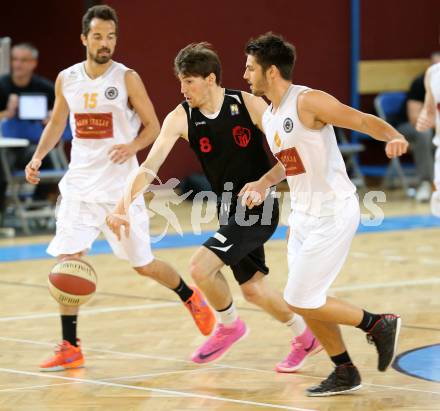 Basketball 2. Bundesliga. Woerthersee Piraten gegen Mistelbach Mustangs. Daniel Gspandl, Alexander Ey, (Piraten), Michael Diesner (Mustangs). Klagenfurt, am 4.10.2014.
Foto: Kuess
---
pressefotos, pressefotografie, kuess, qs, qspictures, sport, bild, bilder, bilddatenbank