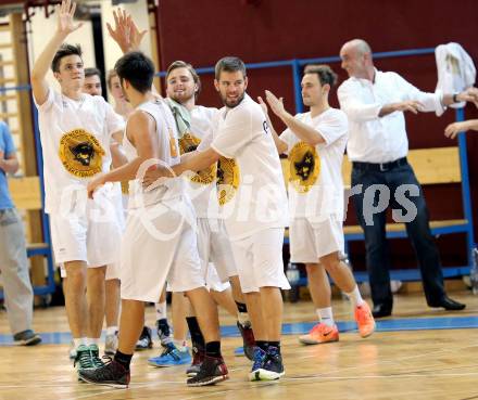 Basketball 2. Bundesliga. Woerthersee Piraten gegen Mistelbach Mustangs. Jubel Piraten. Klagenfurt, am 4.10.2014.
Foto: Kuess
---
pressefotos, pressefotografie, kuess, qs, qspictures, sport, bild, bilder, bilddatenbank