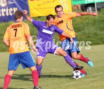 Fussball Unterliga Ost. SPG FC Poggersdorf KM gegen Globasnitz. Lucian Florin Orga (Poggersdorf), Robert Micheu, (Globasnitz). Poggersdorf, 5.10.2014.
Foto: Kuess
---
pressefotos, pressefotografie, kuess, qs, qspictures, sport, bild, bilder, bilddatenbank