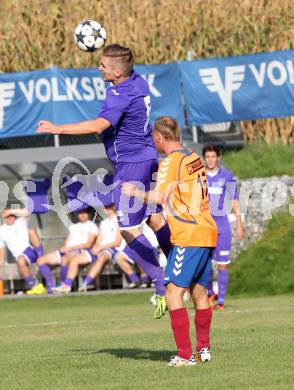 Fussball Unterliga Ost. SPG FC Poggersdorf KM gegen Globasnitz. Christian Fuiko (Poggersdorf), Simon Sadjak (Globasnitz). Poggersdorf, 5.10.2014.
Foto: Kuess
---
pressefotos, pressefotografie, kuess, qs, qspictures, sport, bild, bilder, bilddatenbank