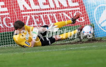 Fussball Regionalliga. RZ Pellets WAC Amateure gegen SK Austria Klagenfurt. Filip Dmitrovic (Austria) haelt einen Elfmeter (Austria Klagenfurt). Wolfsberg, am 5.10.2014.
Foto: Kuess
---
pressefotos, pressefotografie, kuess, qs, qspictures, sport, bild, bilder, bilddatenbank